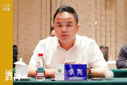 从摆地摊到销售过亿，他仅用15年，秘诀在这八个字丨千商访谈