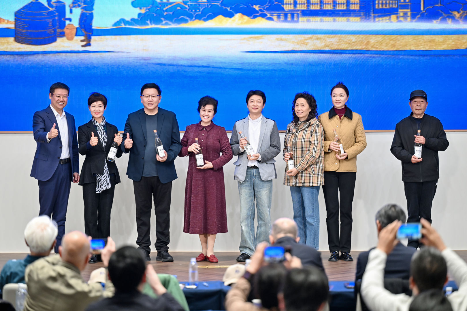 致敬“85鉴定”40周年，马勇、季克良、周心明、曹健君与珍酒相互赠礼
